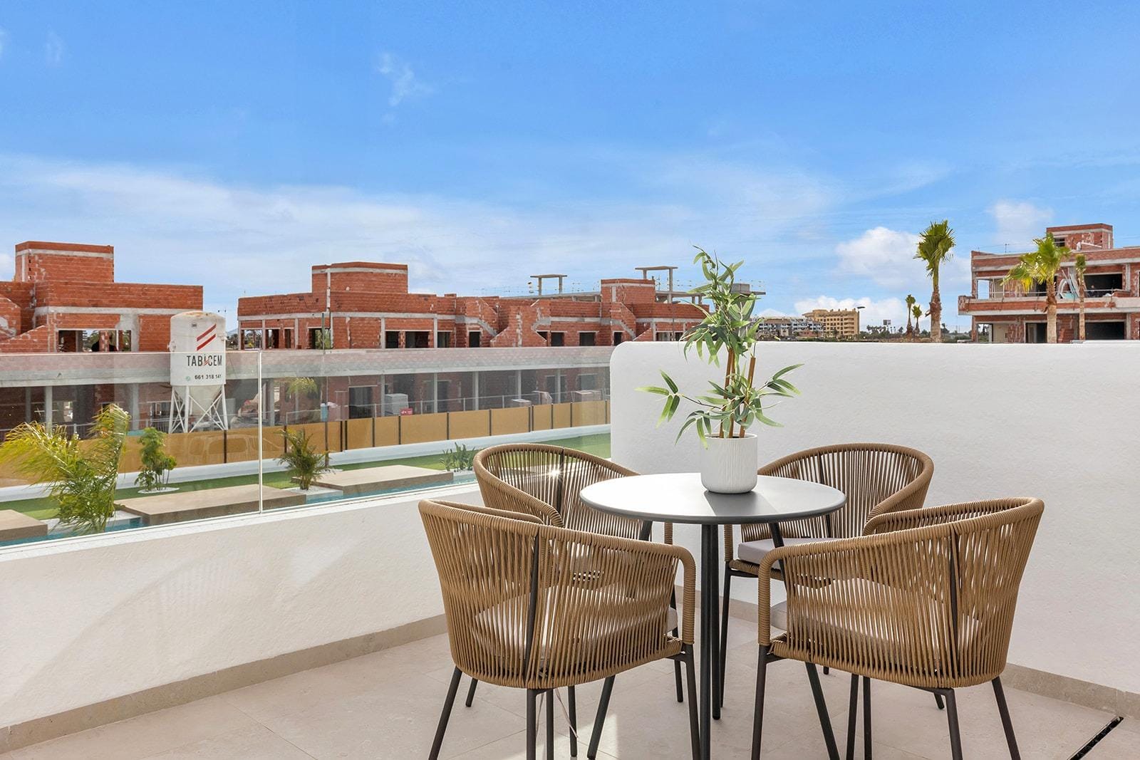 Impresionante ático de obra nueva con 2 dormitorios y solárium en venta en Los Alcázares