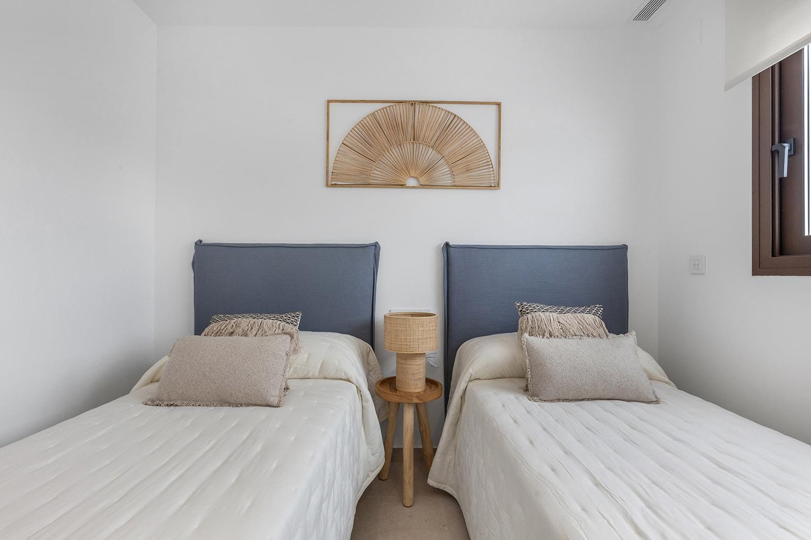 Luminoso apartamento de obra nueva en planta baja con 2 dormitorios y jardín en venta en Los Alcázares