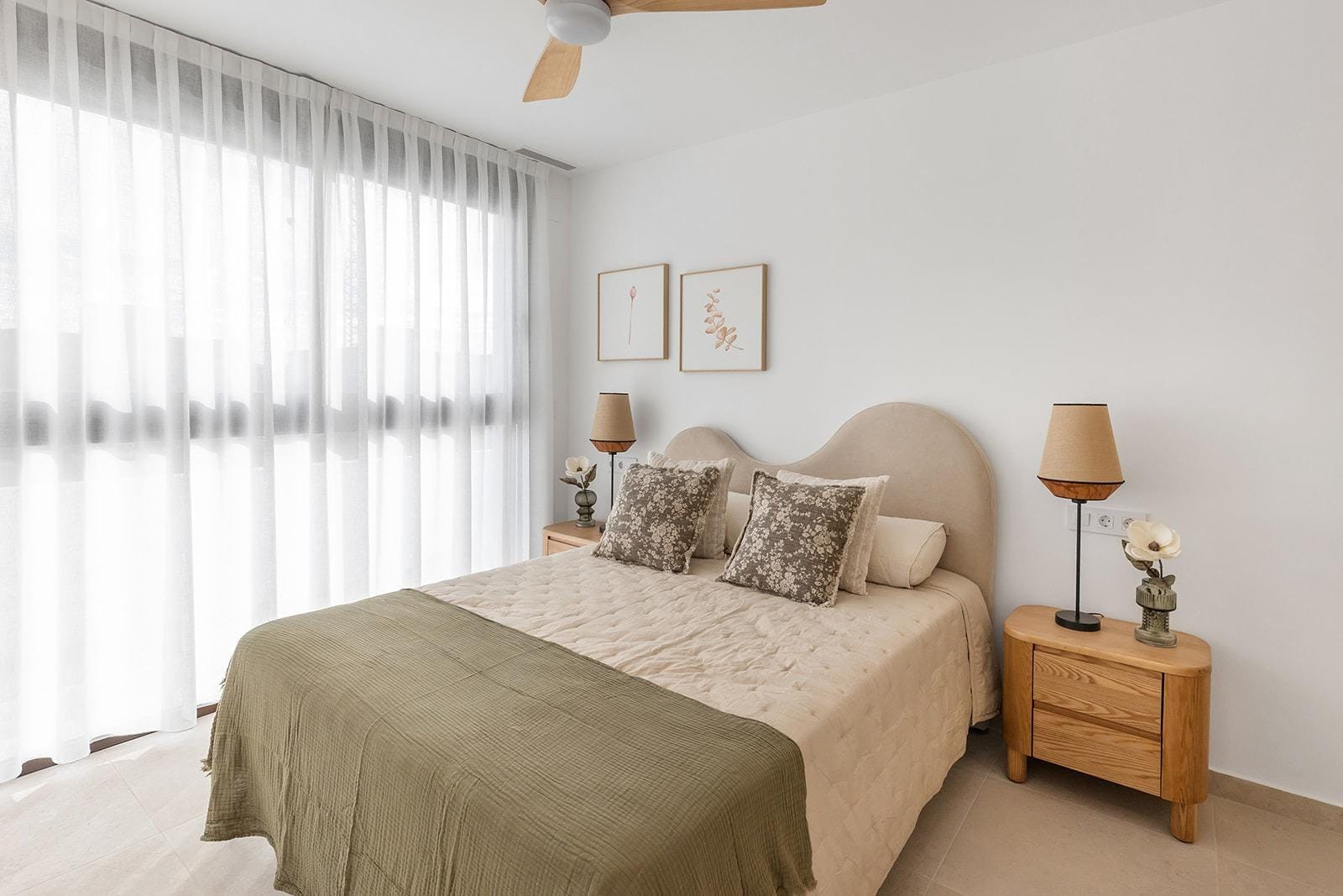 Luminoso apartamento de obra nueva en planta baja con 2 dormitorios y jardín en venta en Los Alcázares
