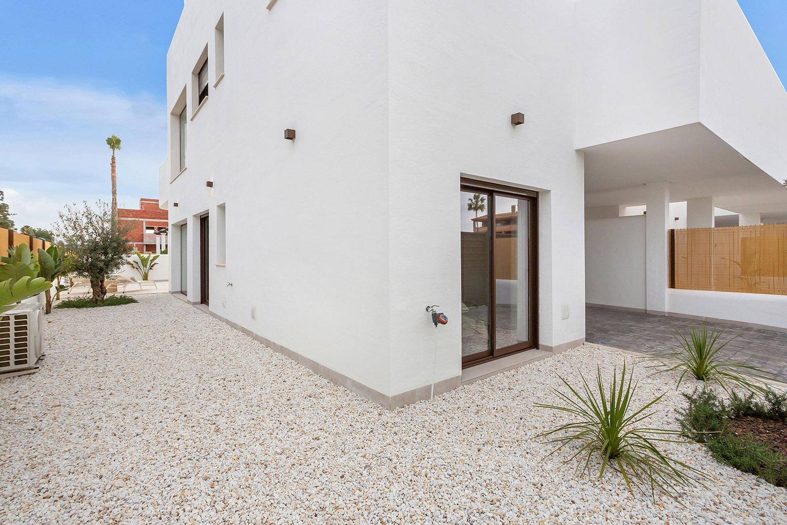 New-Build-Residential-Complex-Near-Serena-Golf-and-the-Mar-Menor-in-Los-Alcazares-41 Nowy nowoczesny bungalow parterowy z 3 sypialniami i ogrodem na sprzedaż w Los Alcazares