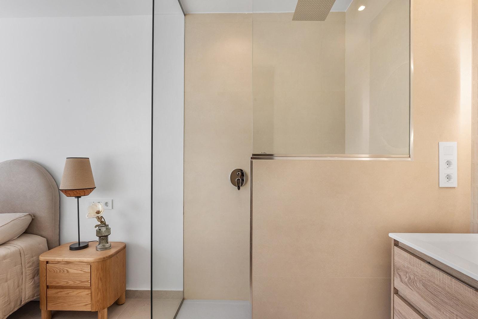 Impresionante ático de obra nueva con 2 dormitorios y solárium en venta en Los Alcázares