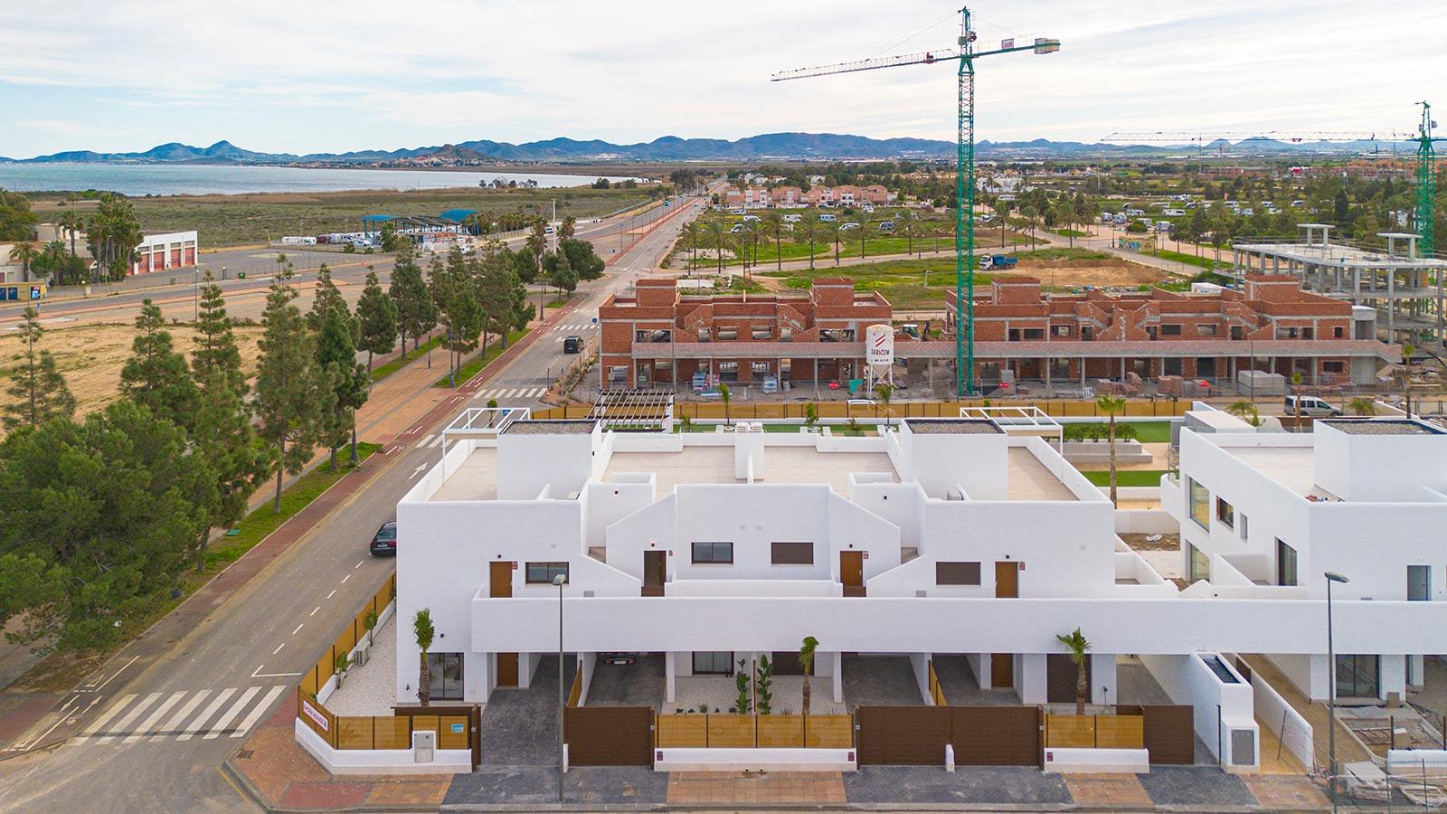 New-Build-Residential-Complex-Near-Serena-Golf-and-the-Mar-Menor-in-Los-Alcazares-48 Nowy nowoczesny bungalow parterowy z 3 sypialniami i ogrodem na sprzedaż w Los Alcazares