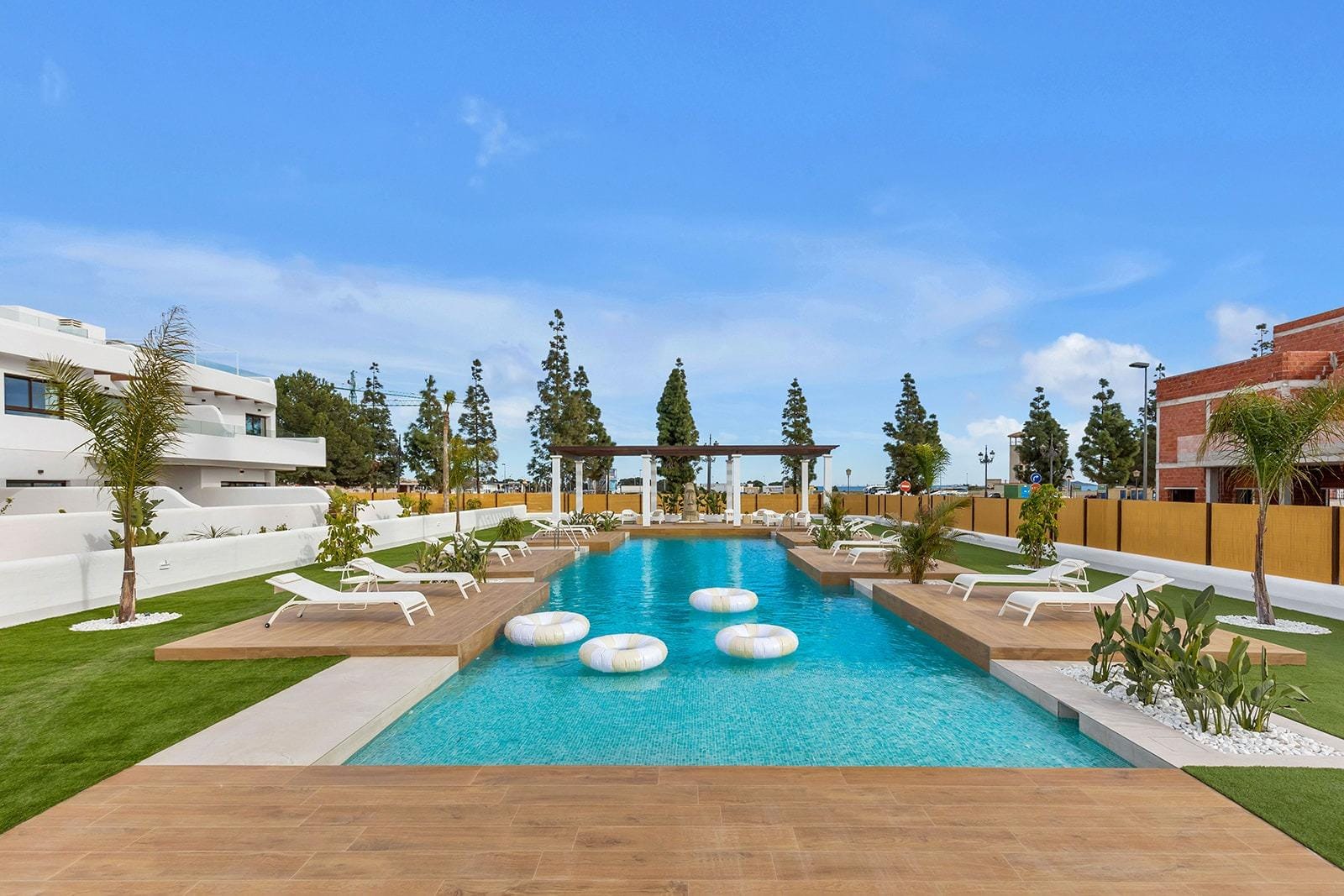 Impresionante ático de obra nueva con 2 dormitorios y solárium en venta en Los Alcázares