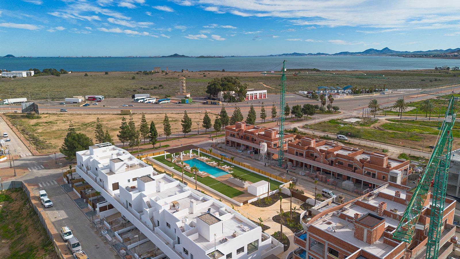 Exclusivo ático de obra nueva con 3 dormitorios y solárium en venta en Los Alcázares