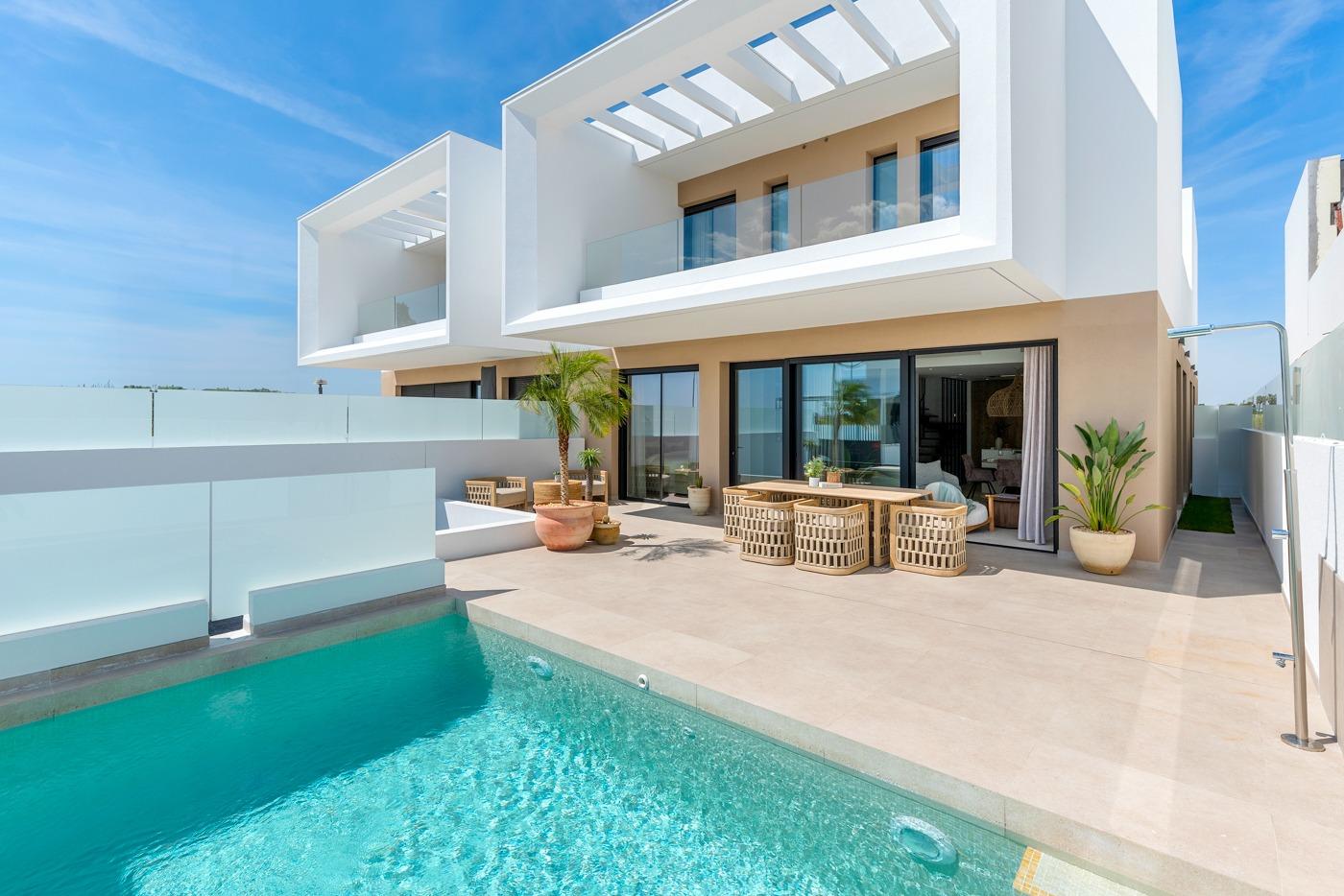Modern spacious 3-bedroom semi-detached villa with a private pool and sun-drenched terrace in Dolores, Alicante.