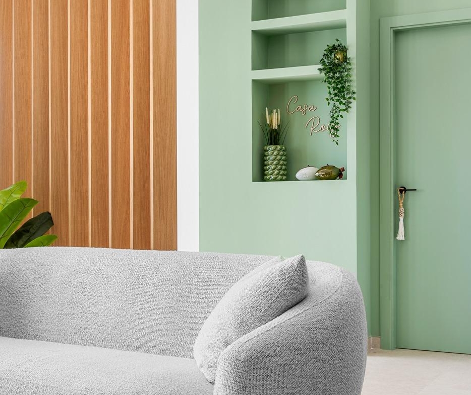 Elegant, sculptural sofa in the bright living room of a new build 3-bedroom semi-detached villa in Dolores, Alicante.