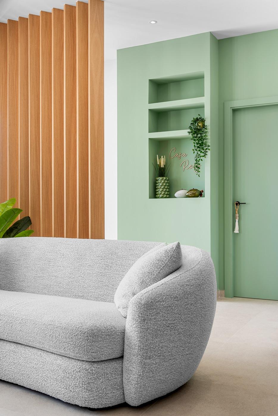 Elegant, sculptural sofa in the bright living room of a new build 3-bedroom semi-detached villa in Dolores, Alicante.