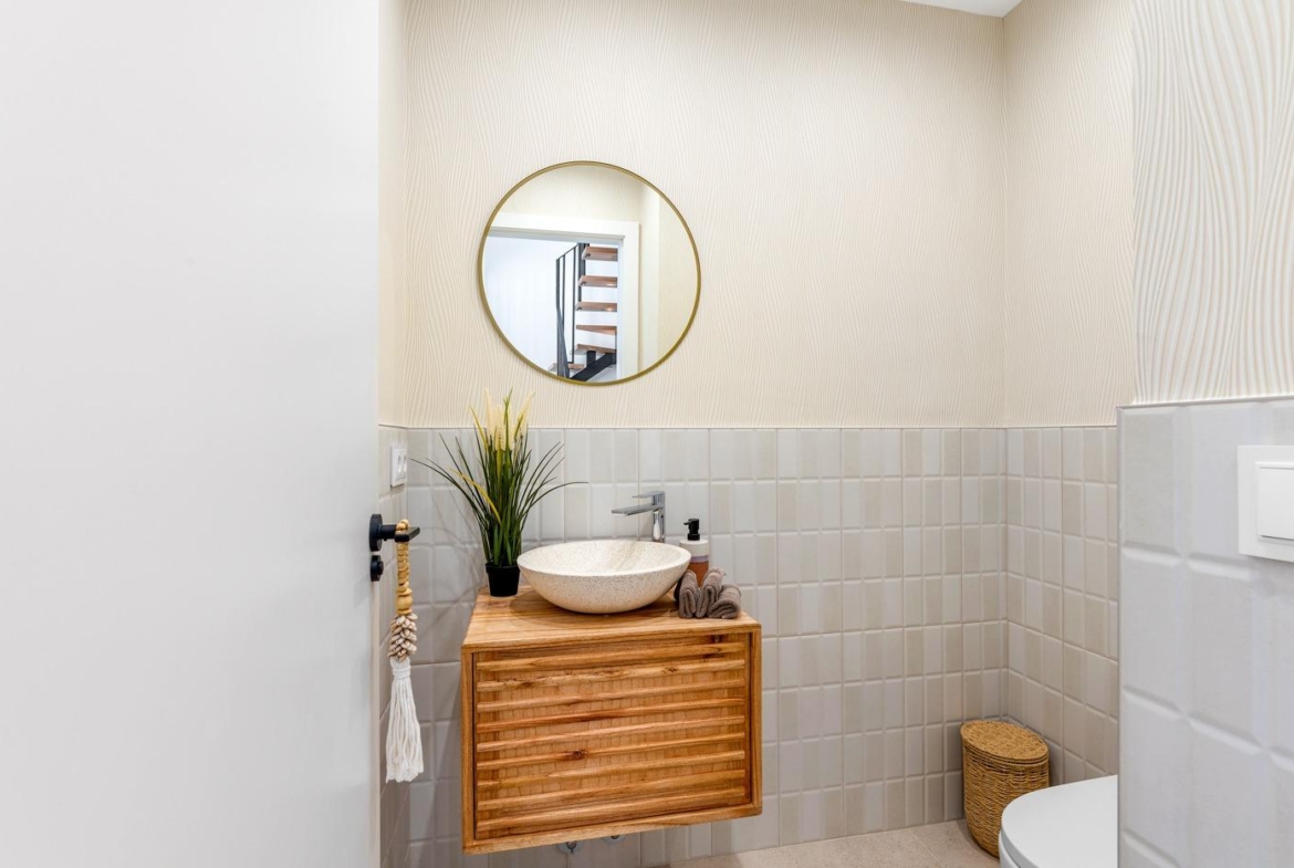 Modern, elegant bathroom with textured walls and wood vanity in spacious 3-bedroom semi-detached villa in Dolores, Alicante.