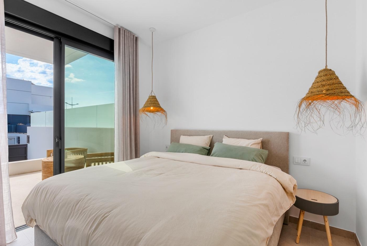 Bright and modern bedroom in a spacious 3-bedroom semi-detached villa with balcony in Dolores, Alicante.