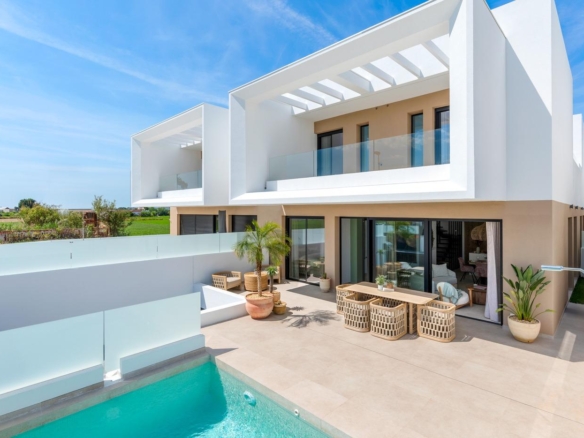 Modern spacious 3-bedroom semi-detached villa in Dolores, Alicante with a private pool and sun-drenched outdoor terrace.