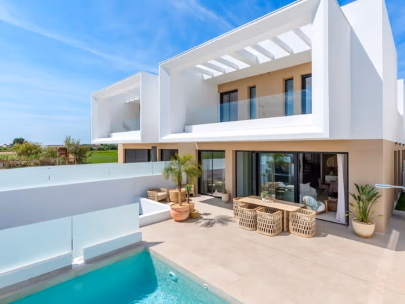 Modern spacious 3-bedroom semi-detached villa in Dolores, Alicante with a private pool and sun-drenched outdoor terrace.