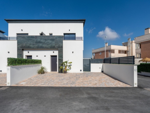 Modern New Build 3 Bedroom Quad Villa with Private Garden for Sale in Gran Alacant – 3 km from Carabassí Beach