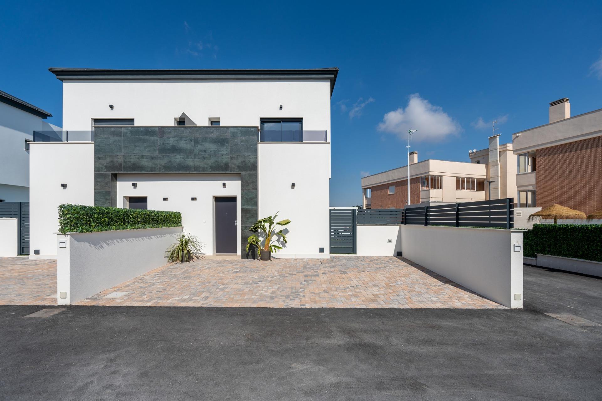 Modern New Build 3 Bedroom Quad Villa with Private Garden for Sale in Gran Alacant – 3 km from Carabassí Beach