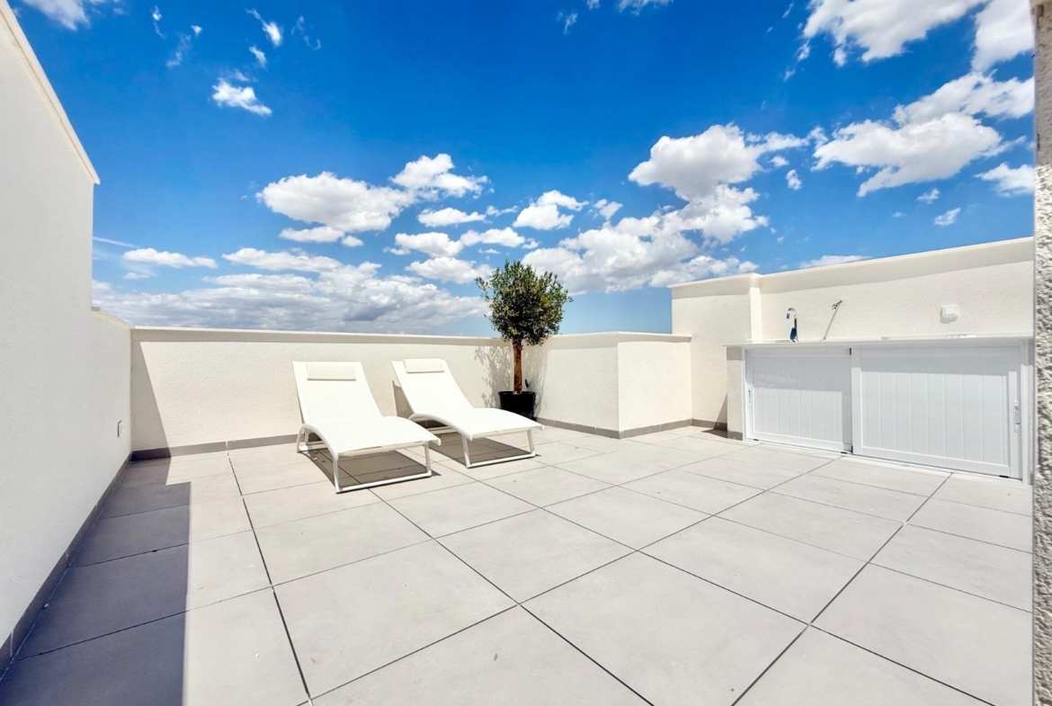 Bright, spacious sun-drenched solarium with loungers at a new build 2-bedroom townhouse in Cox, Alicante.