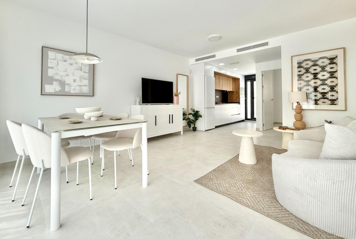 Bright, modern open-plan living and dining area in spacious 3-bedroom townhouse in Cox, Alicante with sleek kitchen and elegant decor.