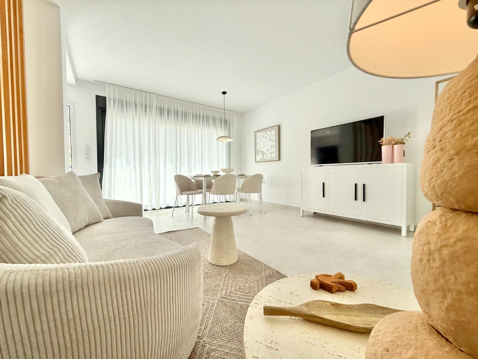 Bright and spacious living room with modern furnishings in a 3-bedroom townhouse in Cox, Alicante.