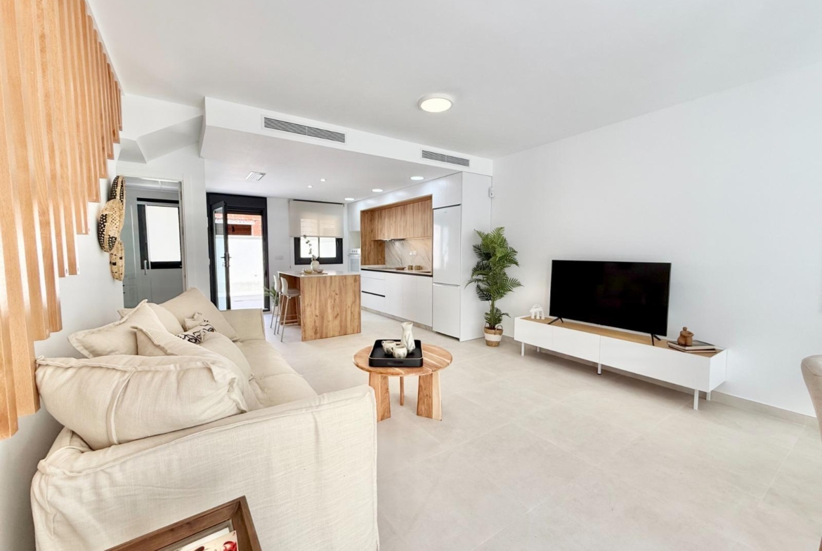 Bright and modern open-plan living area with stylish kitchen in affordable 2-bedroom townhouse in Cox, Alicante.