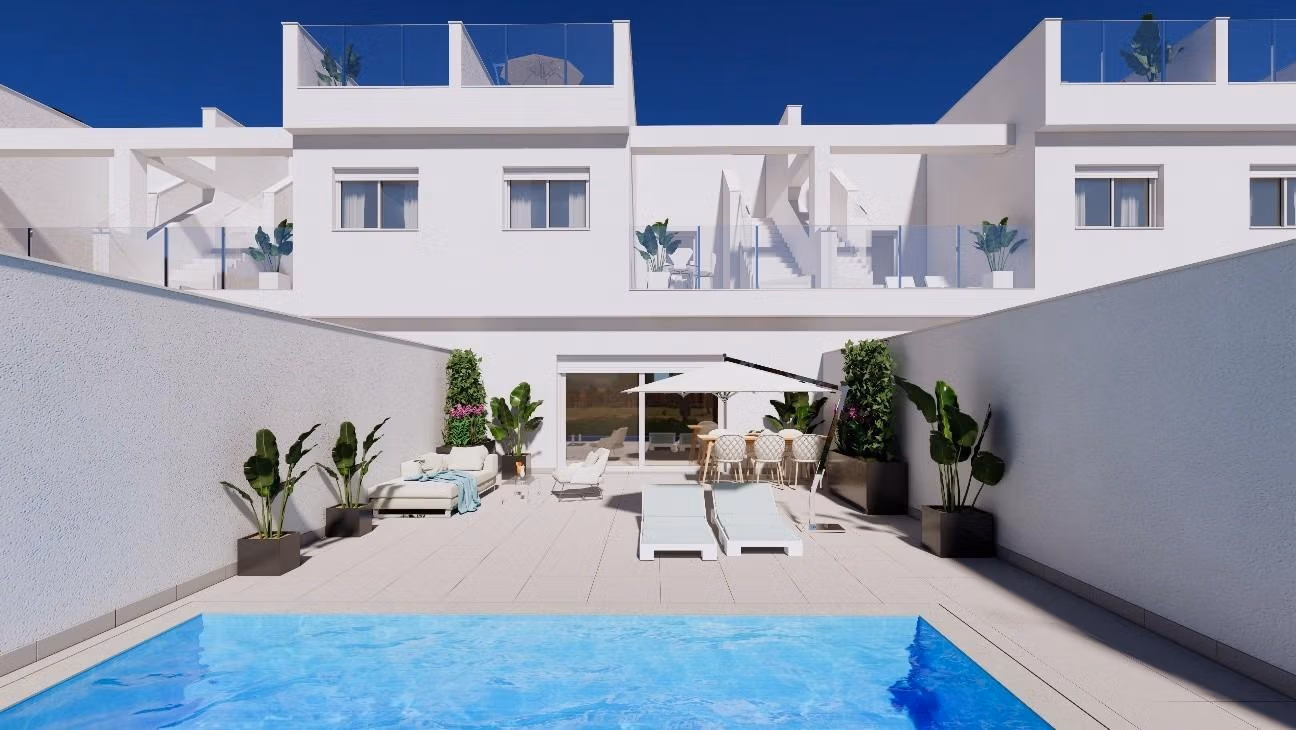 New-Build-Townhouses-on-the-Frontline-of-La-Serena-Golf-in-Los-Alcazares-15 Affordable Новостроящ се 3 спални таунхаус с частен басейн on Frontline La Serena Golf за продажба в Los Alcázares