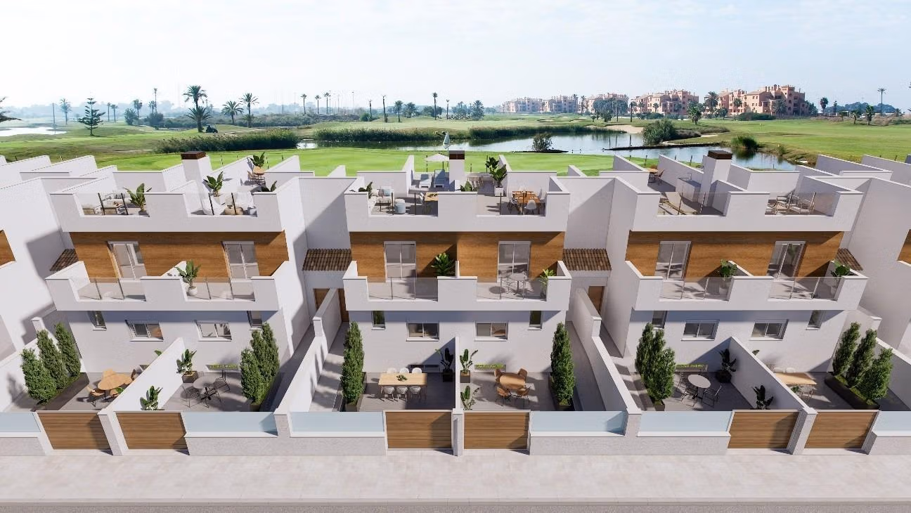 New-Build-Townhouses-on-the-Frontline-of-La-Serena-Golf-in-Los-Alcazares-22 Affordable Новостроящ се 3 спални таунхаус с частен басейн on Frontline La Serena Golf за продажба в Los Alcázares
