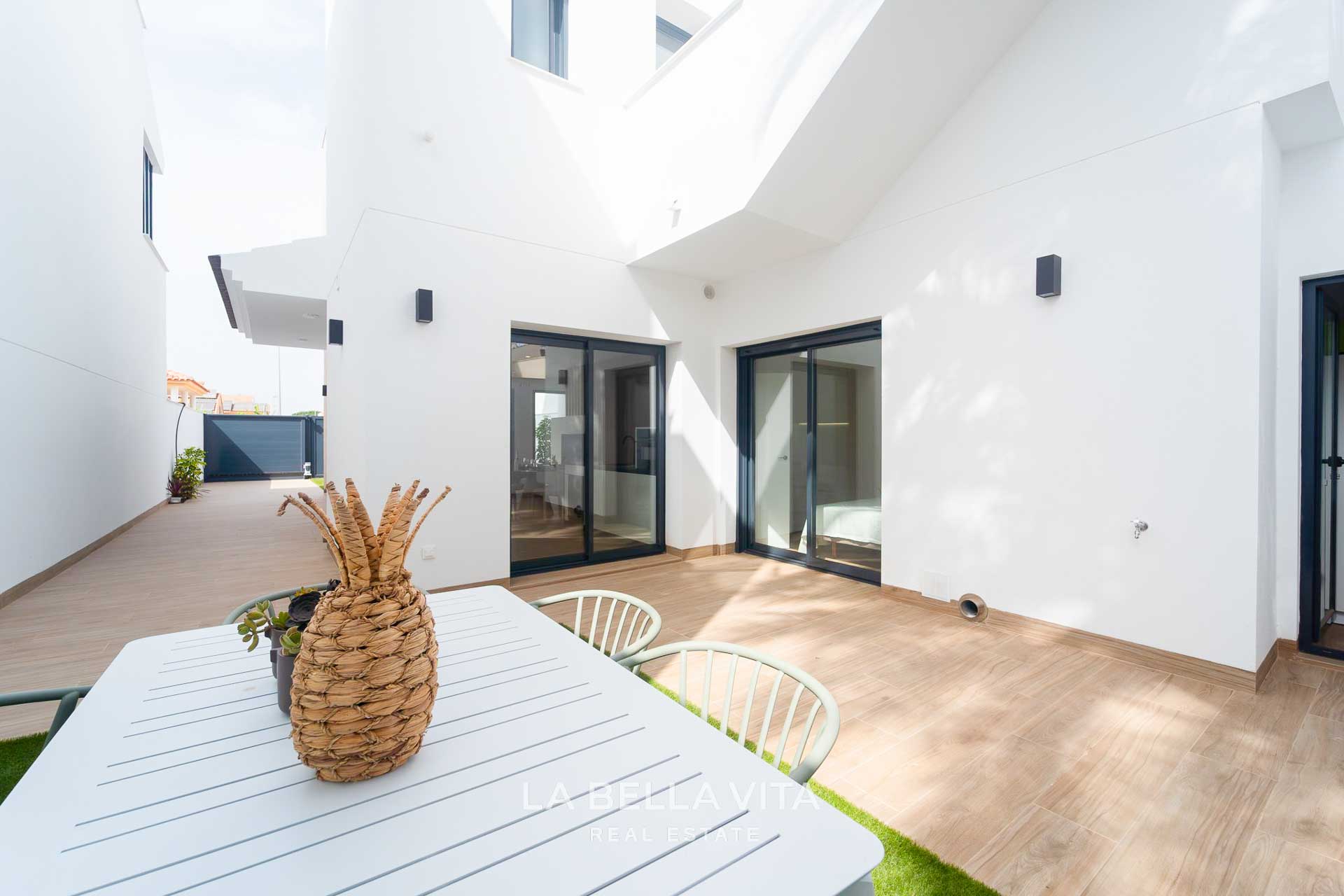 Sophisticated New Build 3 Bedroom Villa with Private Pool for Sale in San Pedro del Pinatar
