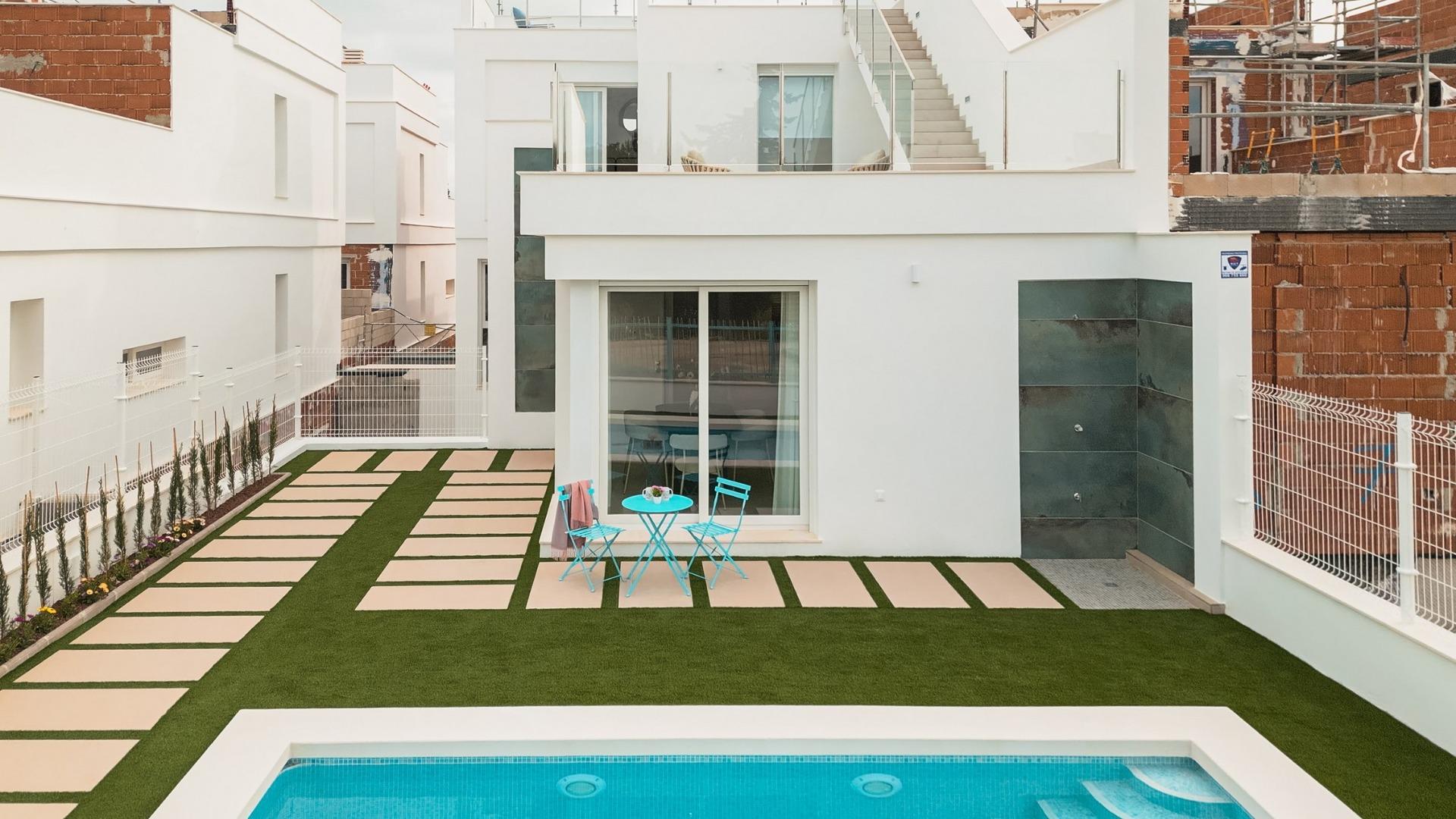 Spacious New Build 3 Bedroom Villa with Closed Garage for Sale in Los Alcázares