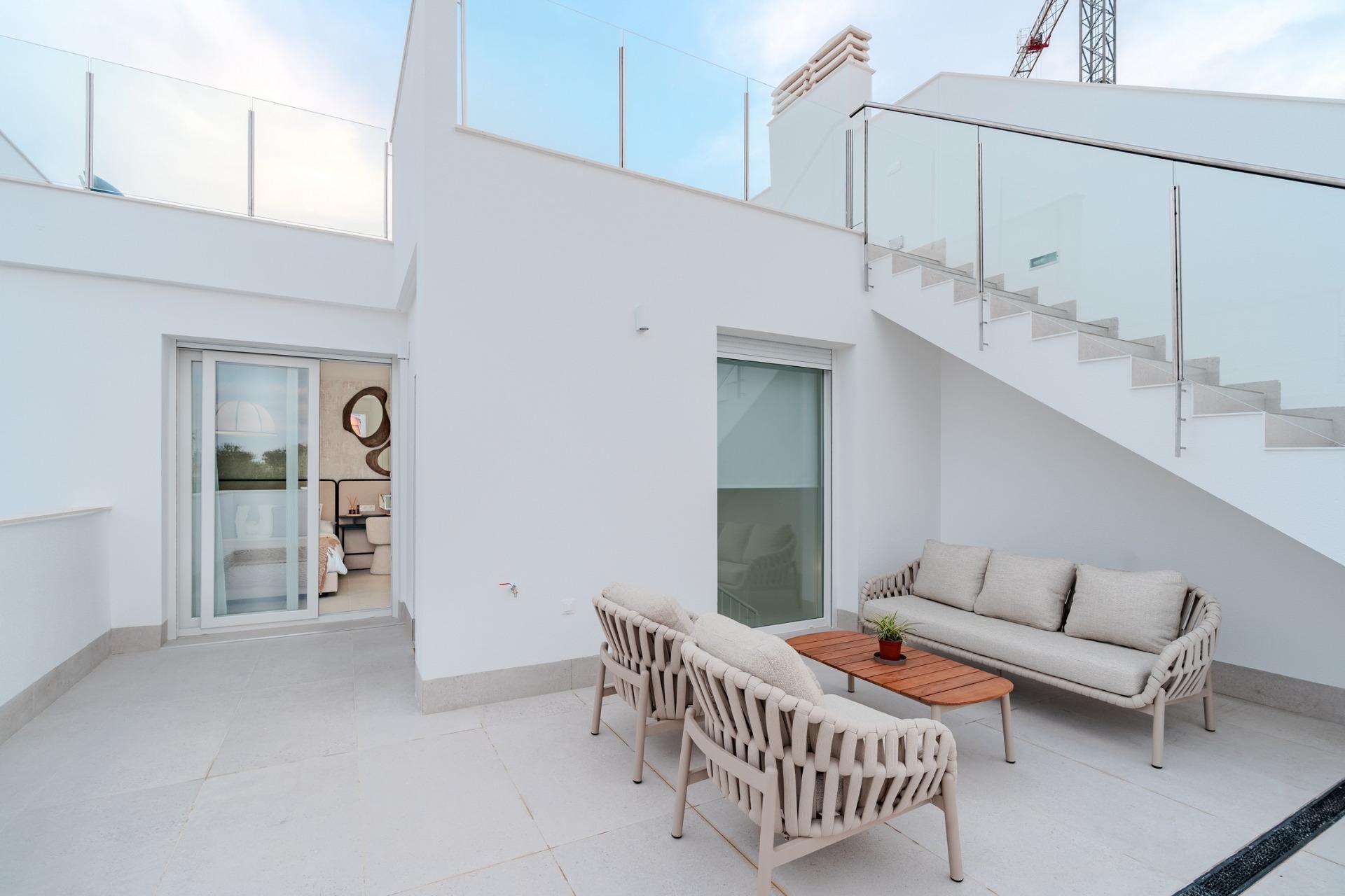 Spacious New Build 3 Bedroom Villa with Closed Garage for Sale in Los Alcázares