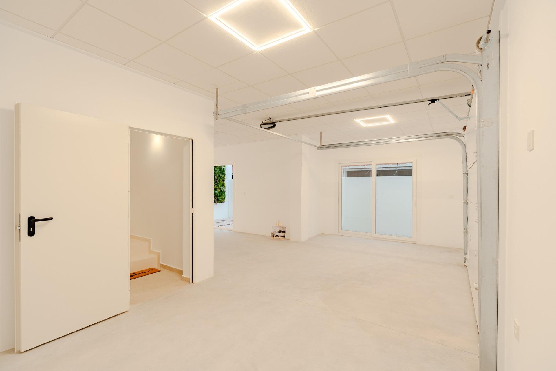 Spacious New Build 3 Bedroom Villa with Closed Garage for Sale in Los Alcázares
