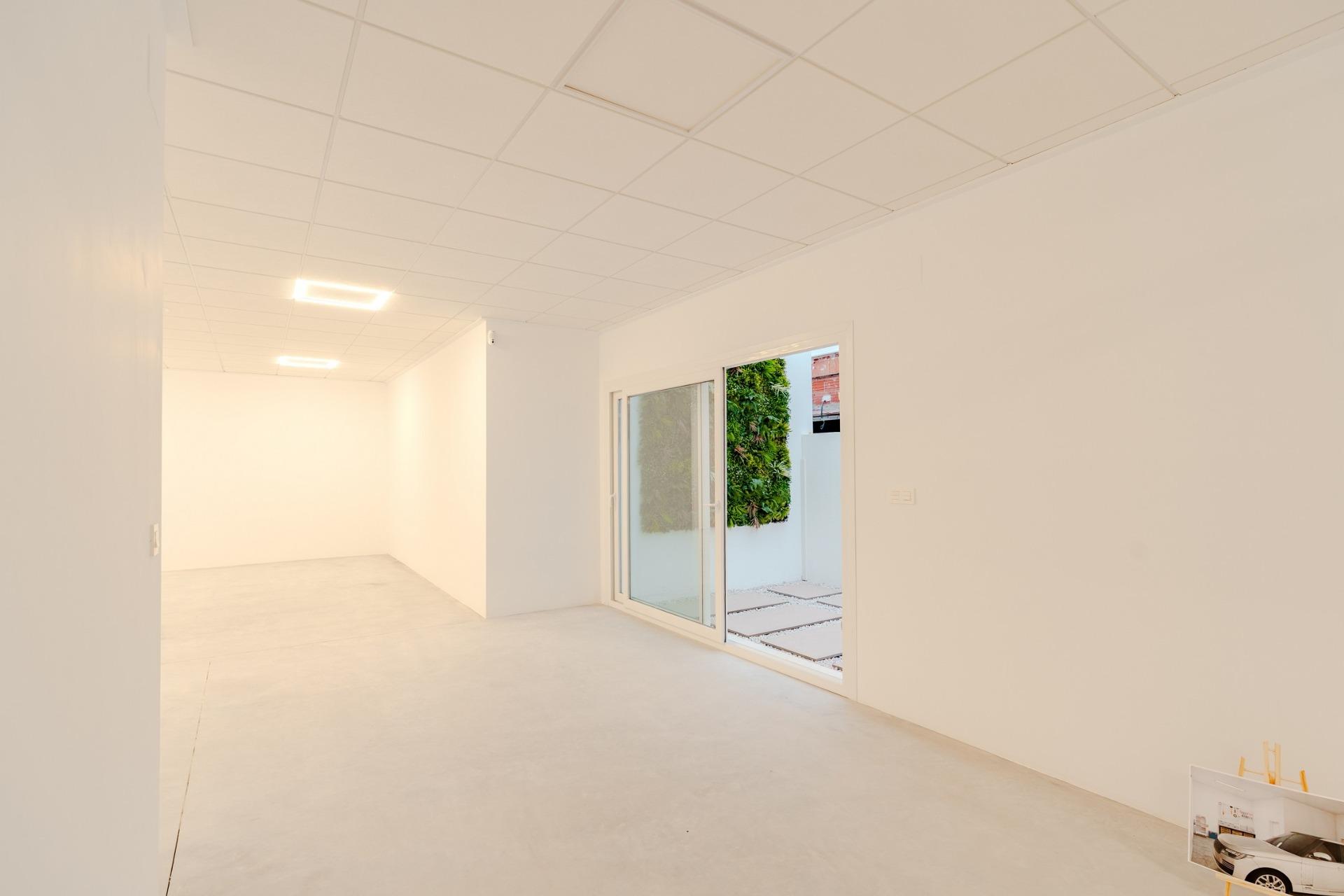 Spacious New Build 3 Bedroom Villa with Closed Garage for Sale in Los Alcázares