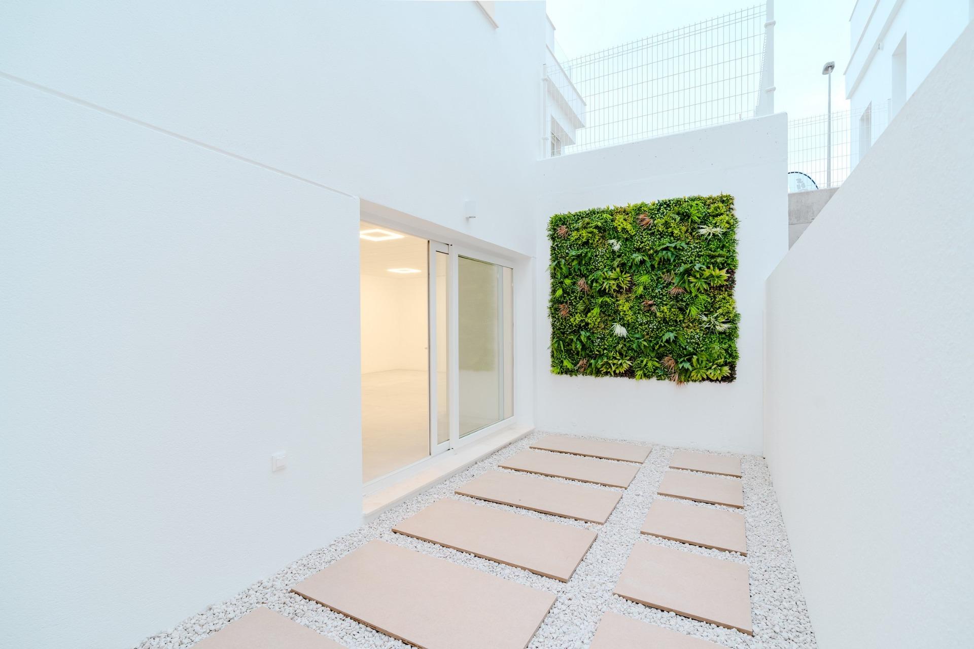 Spacious New Build 3 Bedroom Villa with Closed Garage for Sale in Los Alcázares