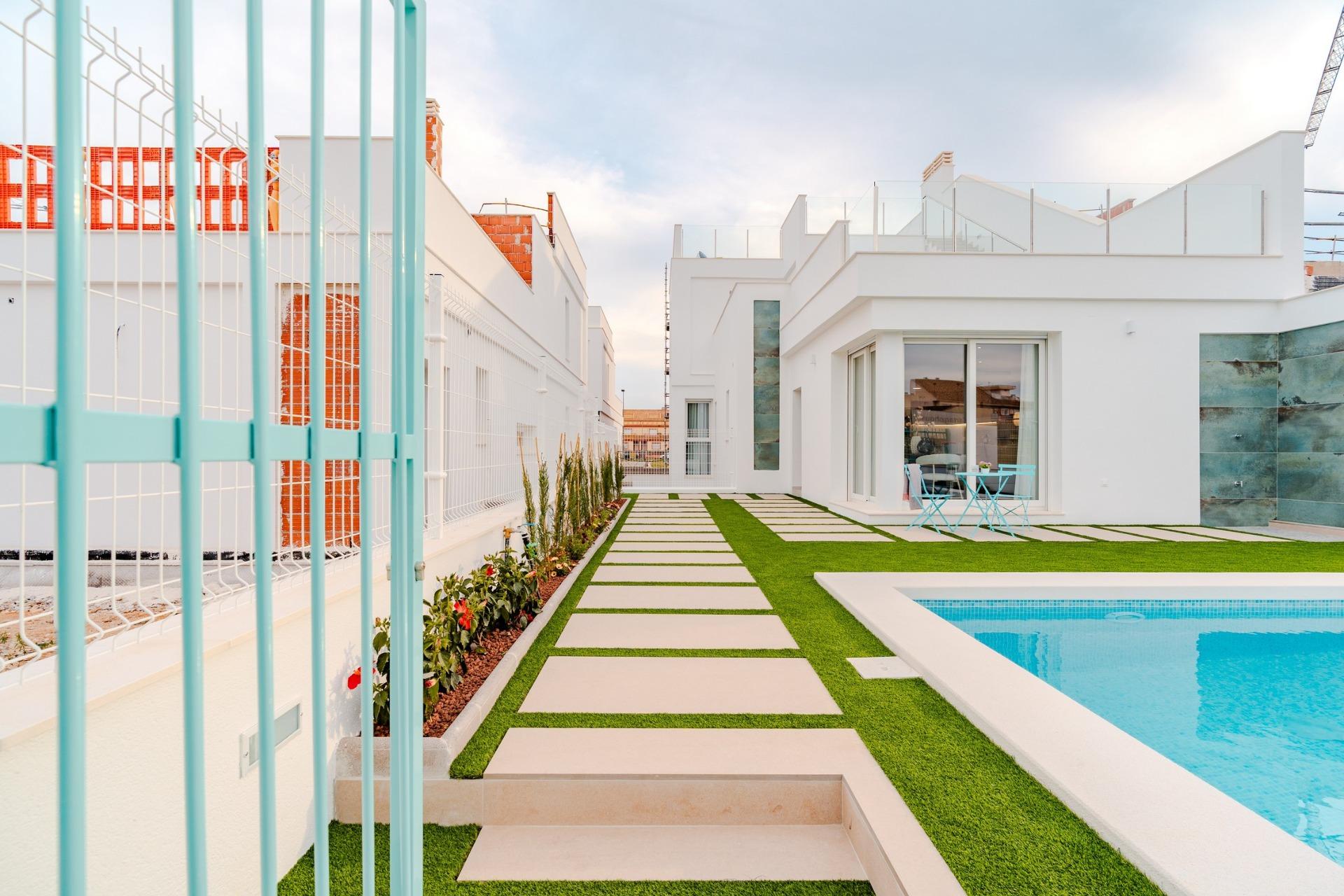 Spacious New Build 3 Bedroom Villa with Closed Garage for Sale in Los Alcázares