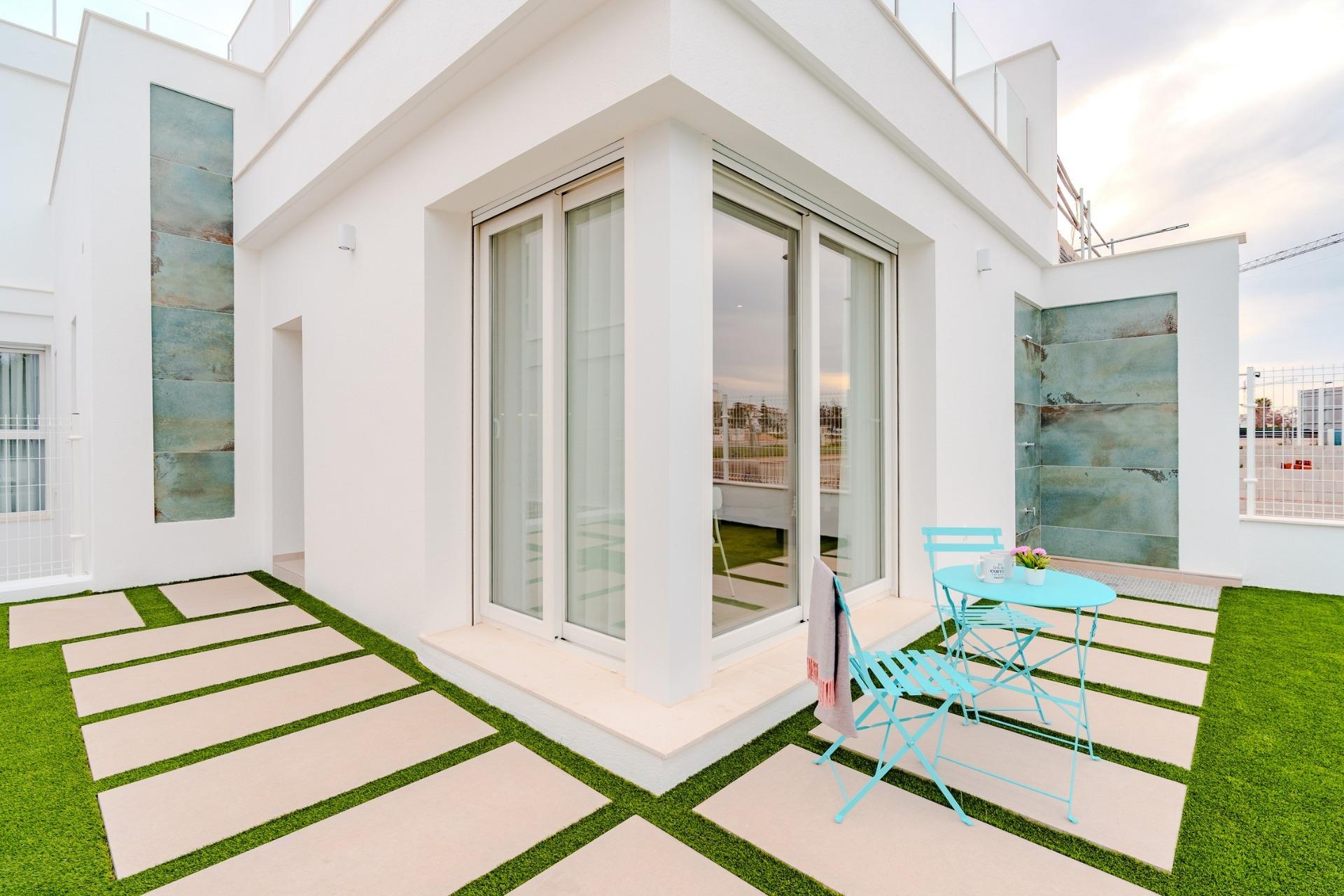 Spacious New Build 3 Bedroom Villa with Closed Garage for Sale in Los Alcázares