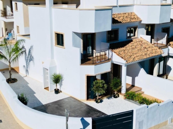 Bright modern 2-bedroom top floor bungalow with terracotta roof and private terrace in sunny Cox, Alicante.