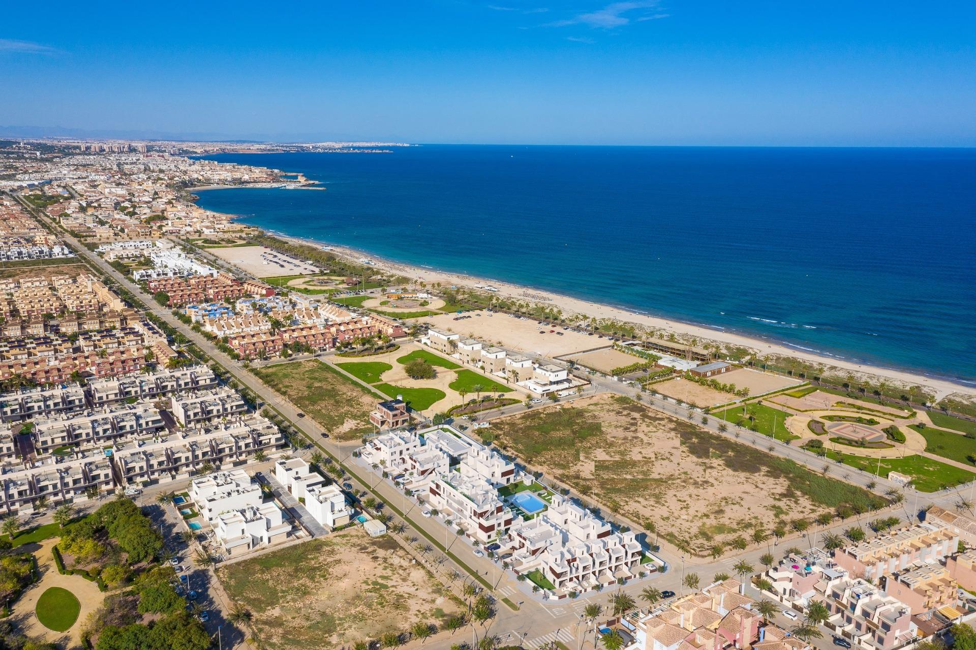 New Build 3 Bedroom Townhouse with Solarium for Sale in Torre de la Horadada, 200 m from the Beach