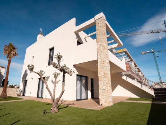 Spacious New Build 3 Bedroom Ground Floor Apartment with Private Garden for Sale in Pilar de la Horadada