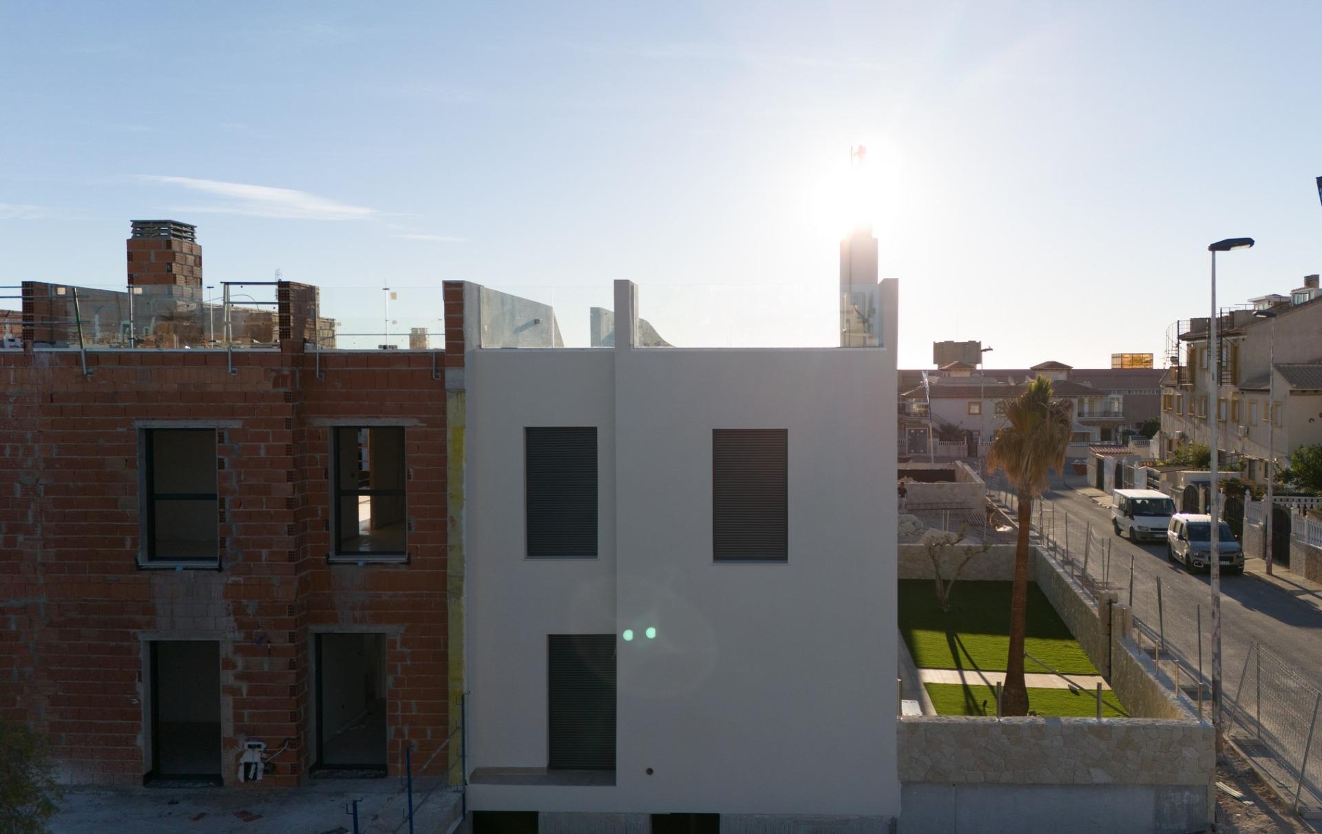 Spacious New Build 3 Bedroom Ground Floor Apartment with Private Garden for Sale in Pilar de la Horadada