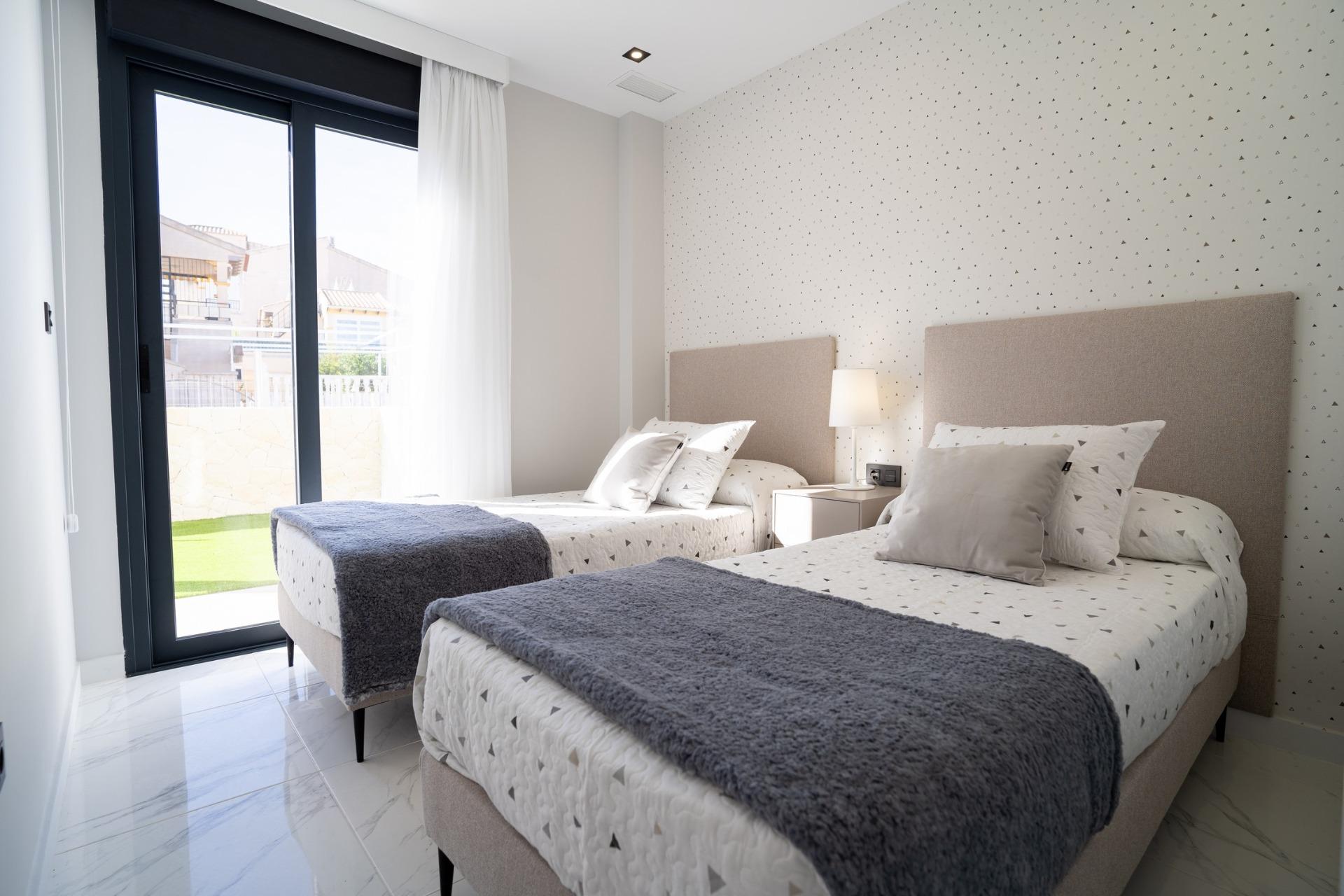 Spacious New Build 3 Bedroom Ground Floor Apartment with Private Garden for Sale in Pilar de la Horadada