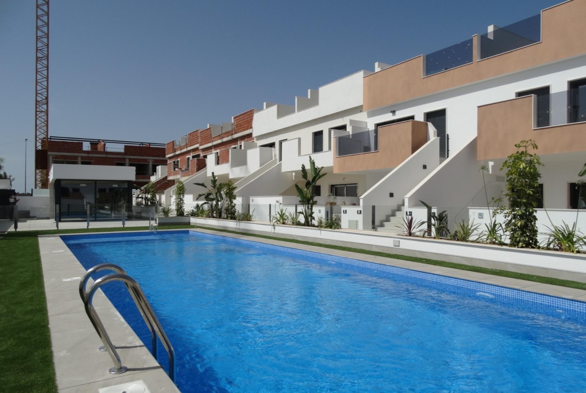 Newly Built Bungalows with Solarium or Garden in Pilar de la Horadada in pueblo