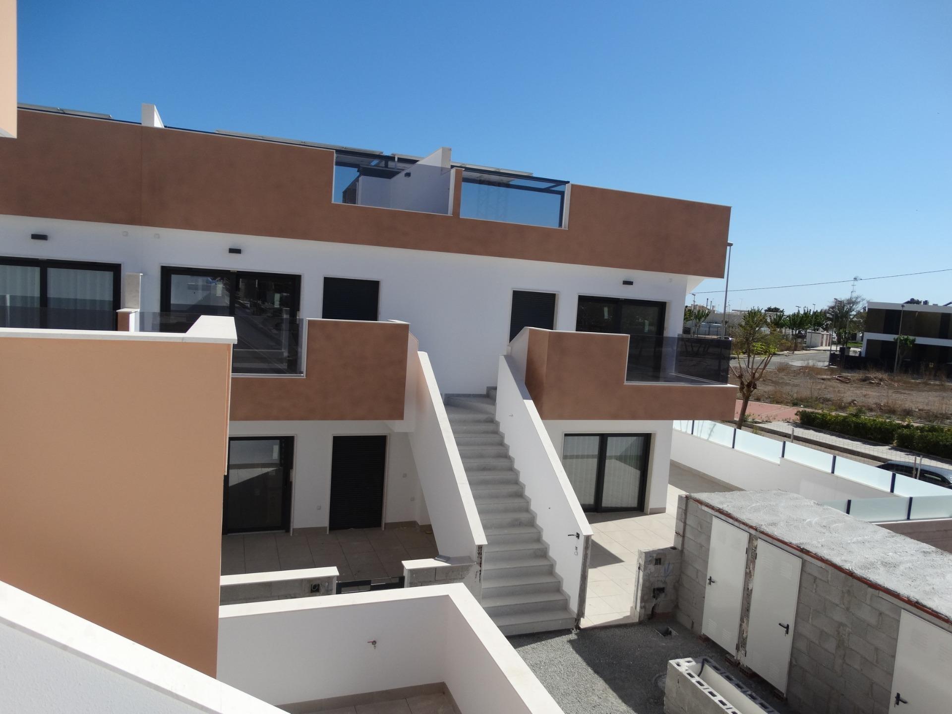 Newly-Built-Bungalows-with-Solarium-or-Garden-in-Pilar-de-la-Horadada-12 New Build 3 Bedroom Top Floor Apartment with 110 m² Solarium for Sale in Pilar de la Horadada