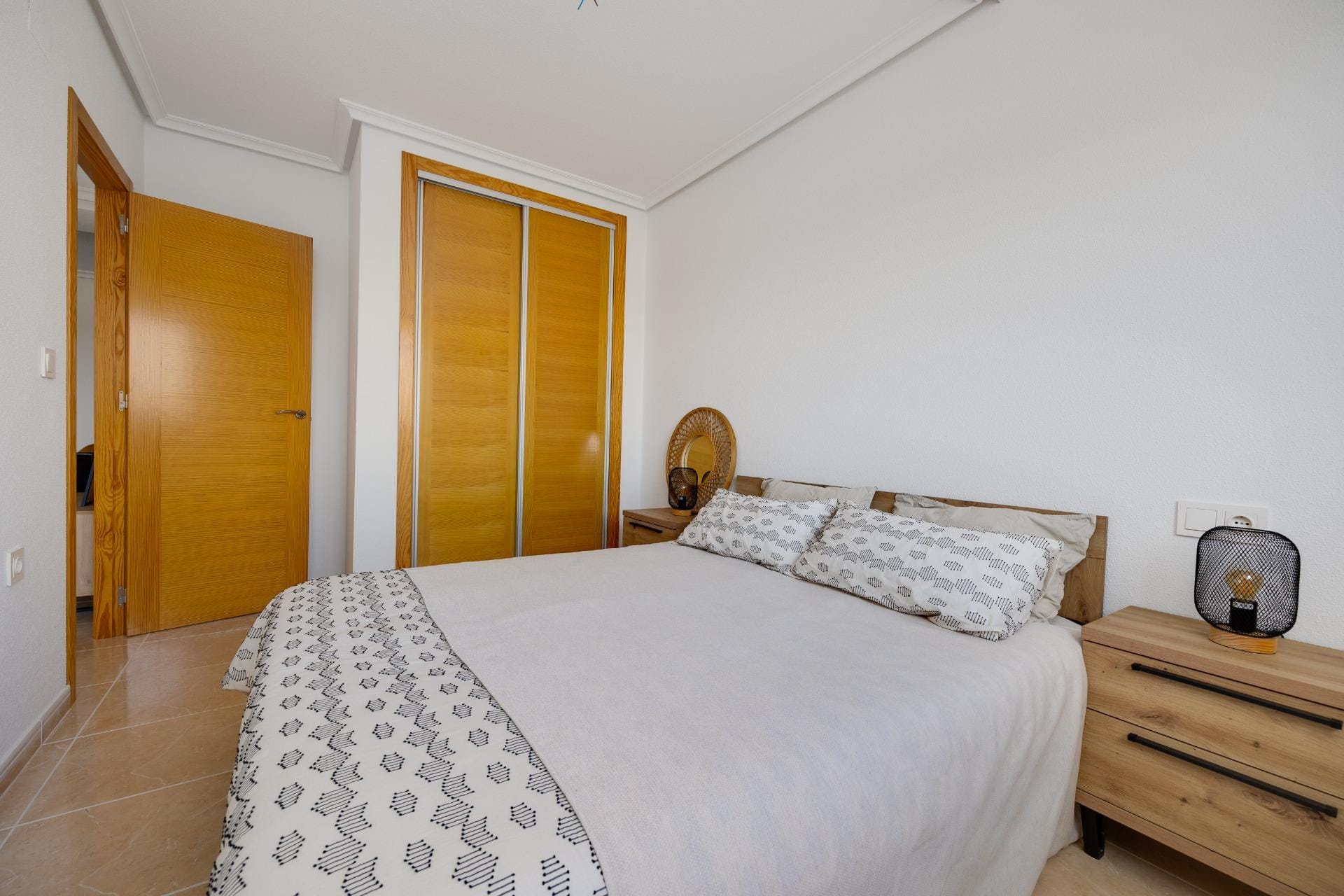 Spacious Key Ready 3 Bedroom Apartment with Pool for Sale in San Fulgencio Centre