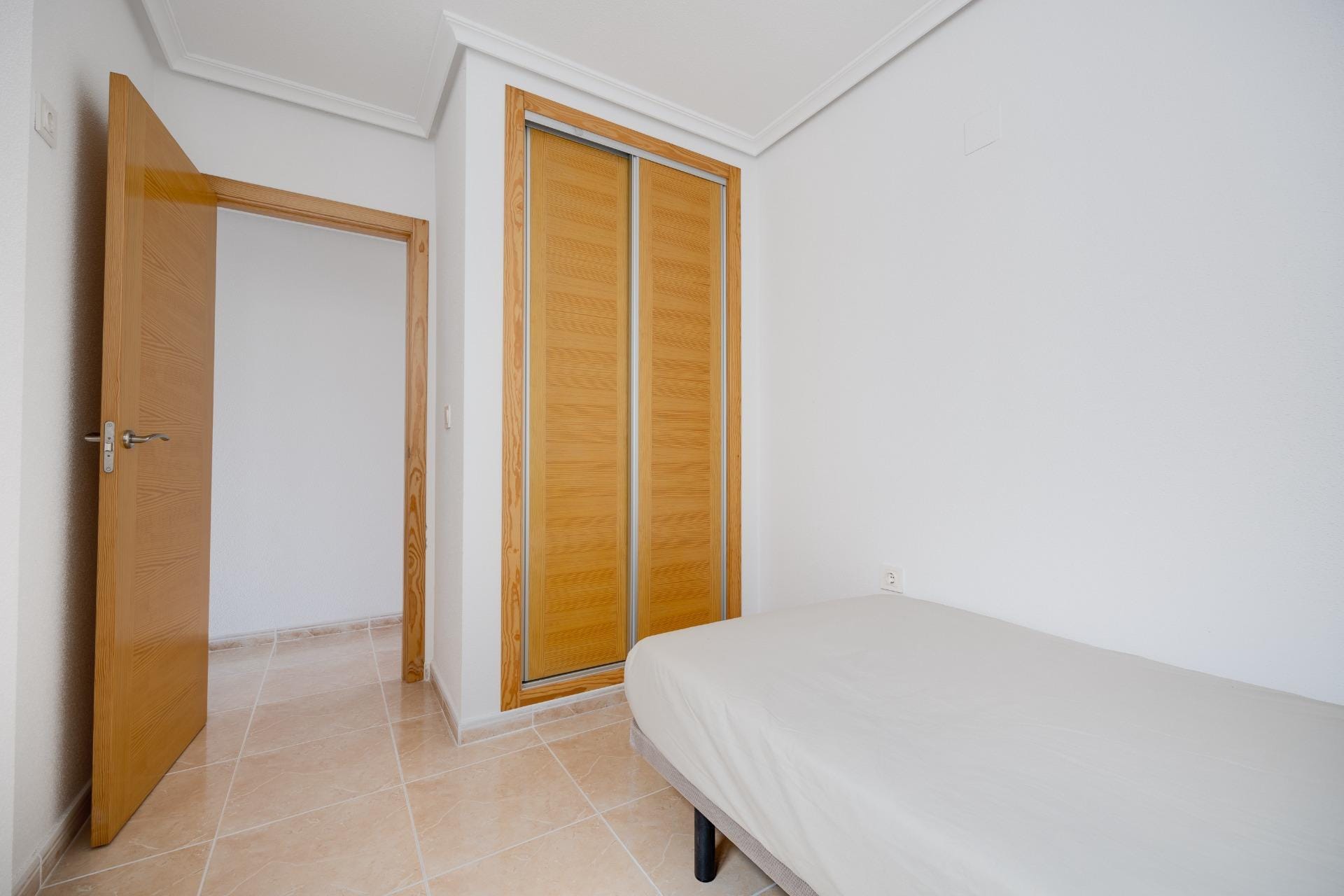 Spacious Key Ready 3 Bedroom Apartment with Pool for Sale in San Fulgencio Centre