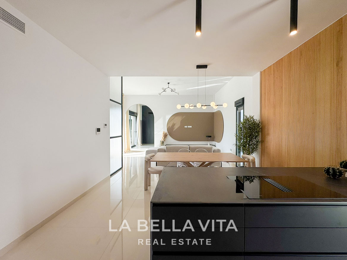 Bright, modern open-plan kitchen and dining area in a sleek 3-bedroom villa with elegant design in San Miguel de Salinas