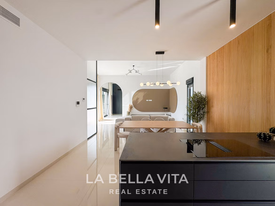 Bright, modern open-plan kitchen and dining area in a sleek 3-bedroom villa with elegant design in San Miguel de Salinas