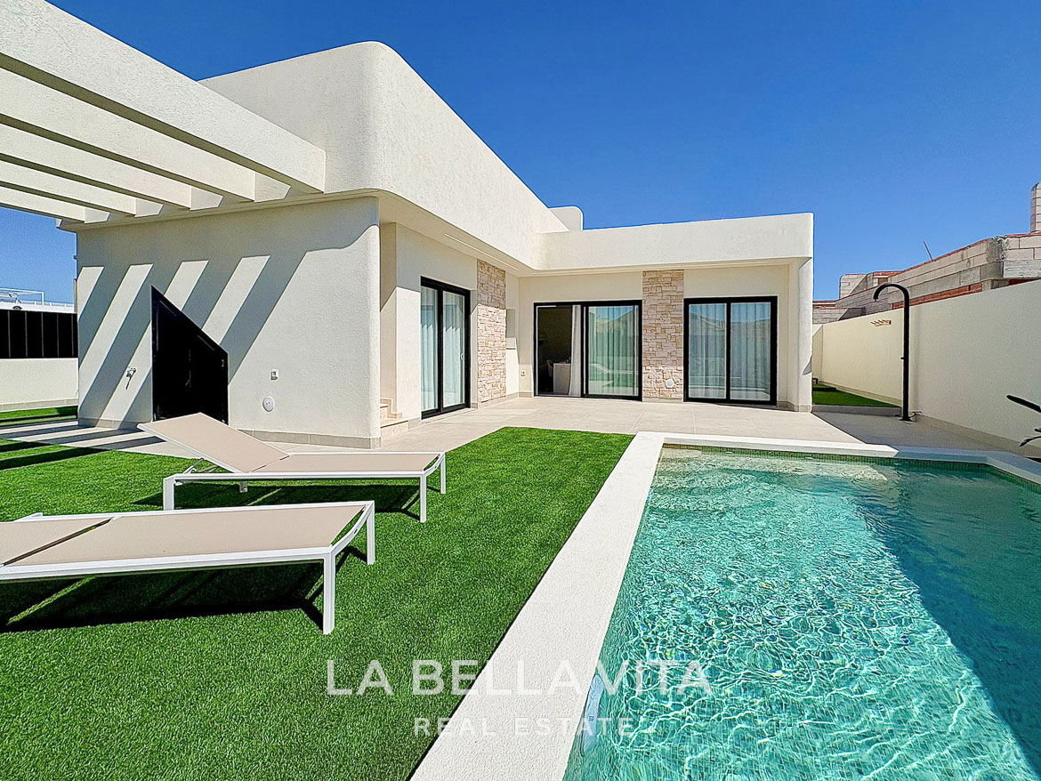 Sun-drenched Mediterranean new build single-storey villa with private pool, sleek terrace, and manicured lawn in Roldán, Torre-Pacheco