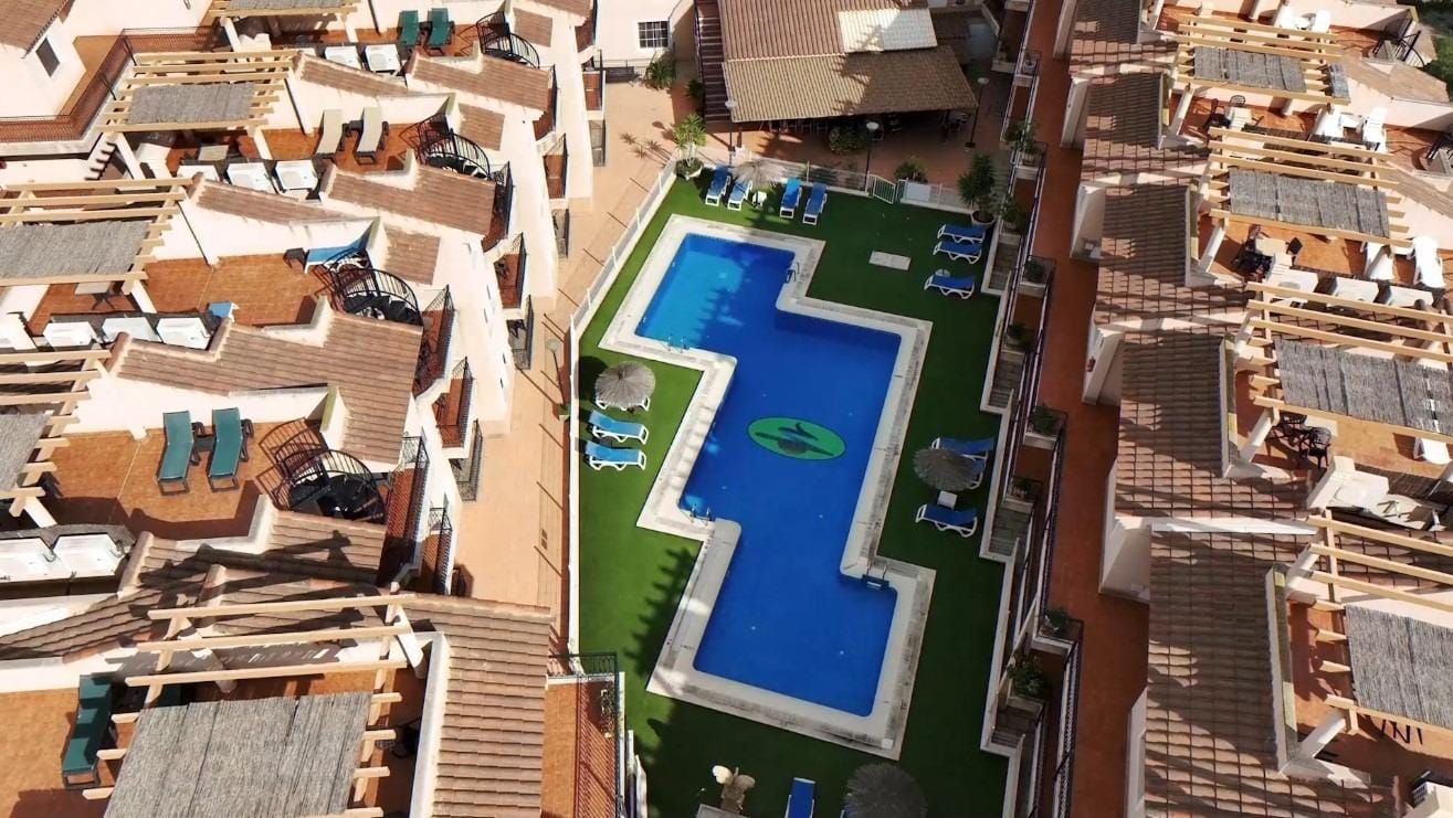 Appartement touristique de 2 chambres en rez-de-chaussée prêt à emménager avec piscine commune à vendre à Águilas, Costa Cálida