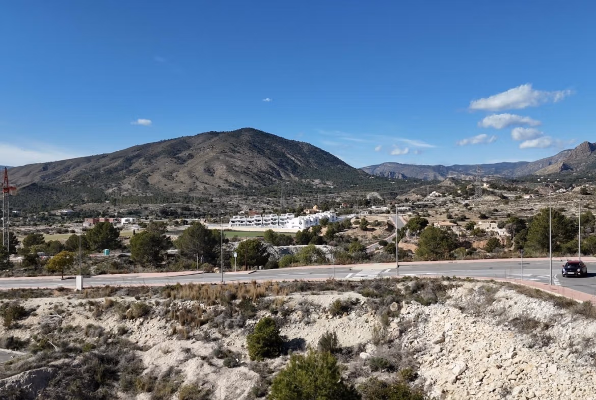 Tourist-Licensed-New-Build-Apartments-in-Finestrat-Investment-Opportunity-Near-Golf-and-Benidorm-12 Panoramic mountain and arid landscape view from a modern 1-bedroom tourist licensed apartment in Finestrat, Benidorm.