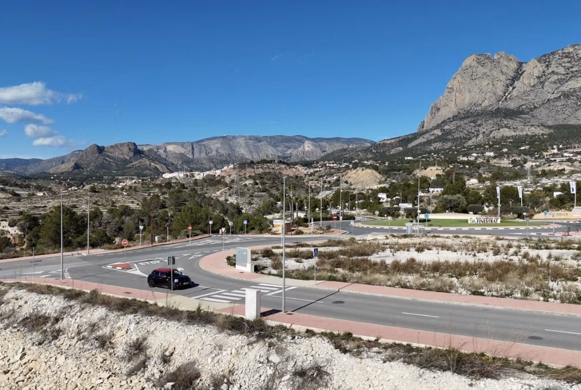 Tourist-Licensed-New-Build-Apartments-in-Finestrat-Investment-Opportunity-Near-Golf-and-Benidorm-13 Panoramic mountain view from the smart new build 1-bedroom tourist licensed apartment in Finestrat, Benidorm.
