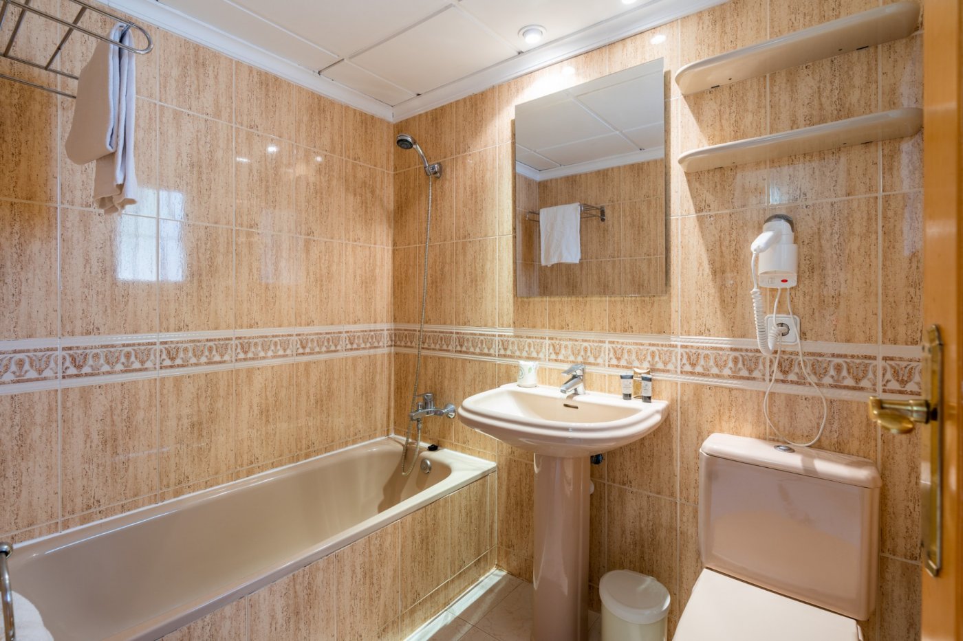 Charming 1 Bedroom Top Floor Apartment with Sea Views for Sale in Calpe
