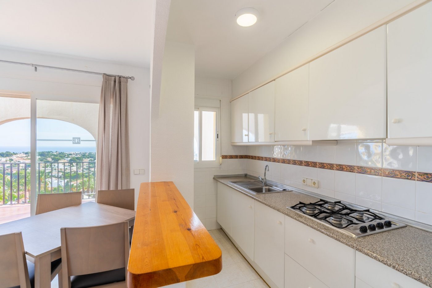 Charming 1 Bedroom Top Floor Apartment with Sea Views for Sale in Calpe