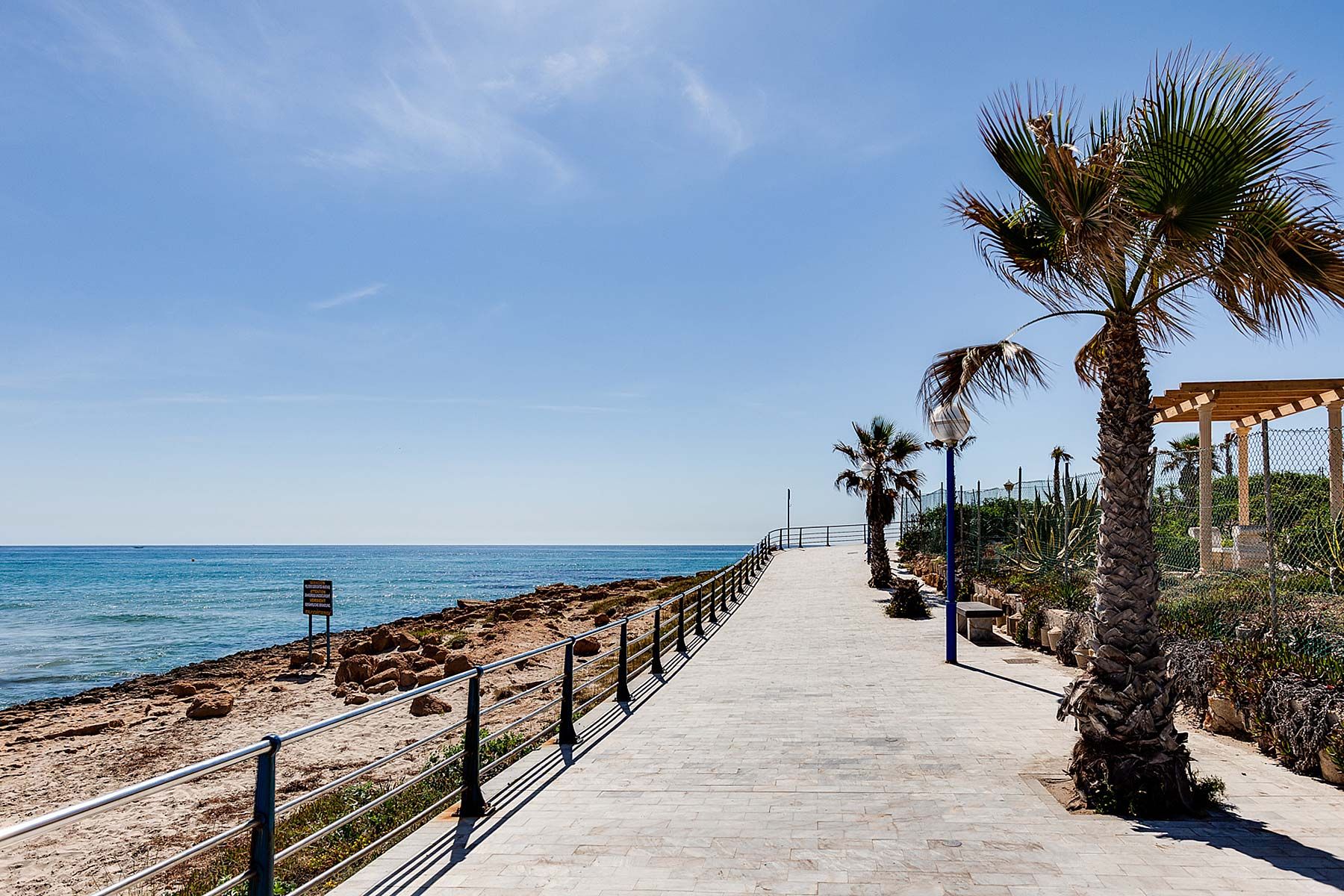 Luxury New Build 3 Bedroom Villa with Private Pool and Jacuzzi for Sale in Orihuela Costa – 700 m from the Beach