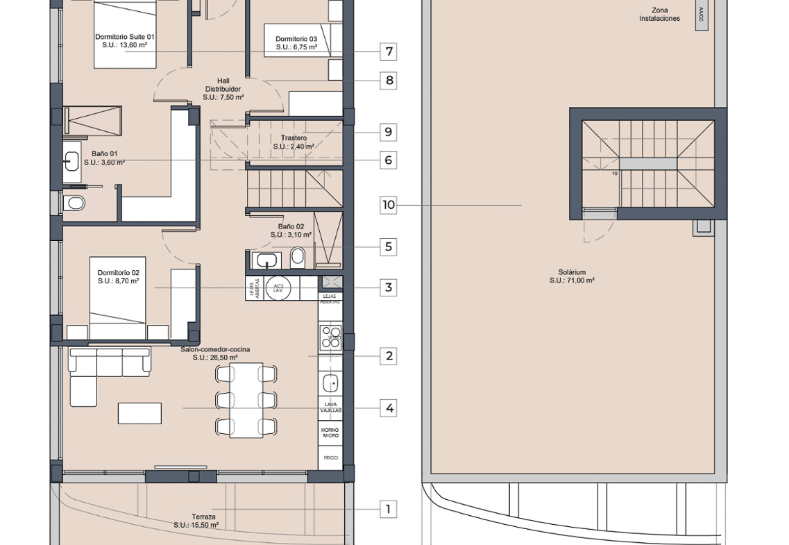 Spacious floor plan of a modern 3-bedroom top floor bungalow with bright open living area and expansive solarium in Los Alcazares.